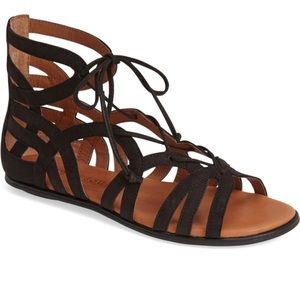 GENTLE SOULS BY KENNETH COLE- Black size 7